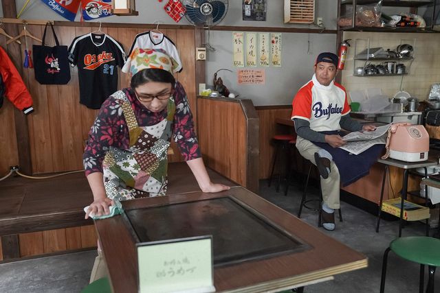 貴司（赤楚衛二）を心配する両親…「舞いあがれ！」第31回の場面写真：フォトギャラリー