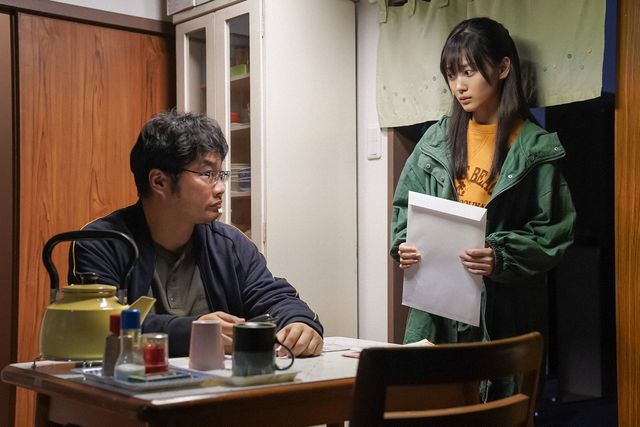 貴司（赤楚衛二）を心配する両親…「舞いあがれ！」第31回の場面写真（4枚目）