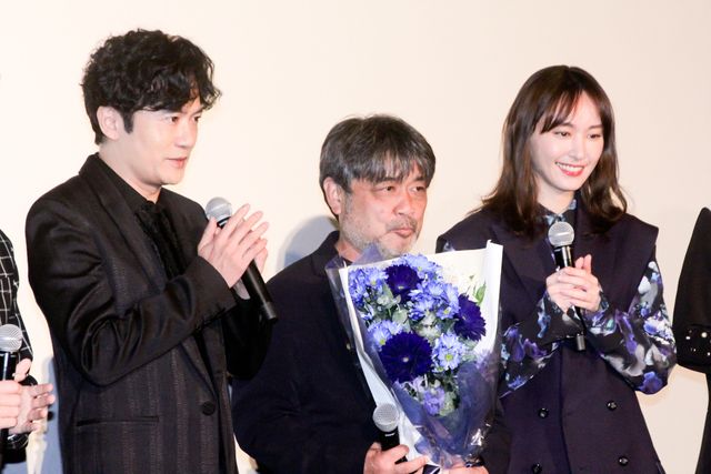 稲垣吾郎、新垣結衣ら『正欲』最優秀監督賞受賞の岸監督を祝福！（17枚目）
