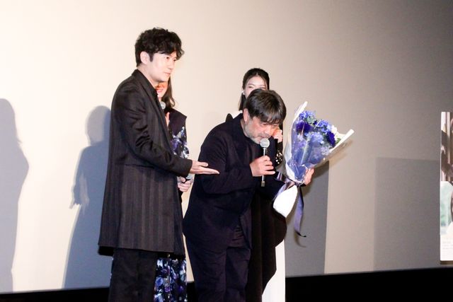 稲垣吾郎、新垣結衣ら『正欲』最優秀監督賞受賞の岸監督を祝福！（18枚目）