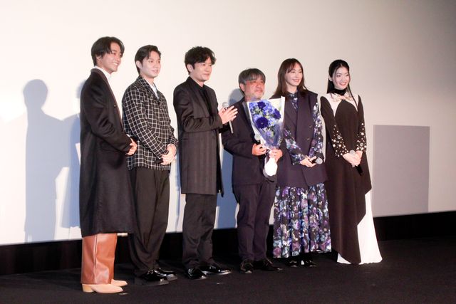 稲垣吾郎、新垣結衣ら『正欲』最優秀監督賞受賞の岸監督を祝福！（19枚目）