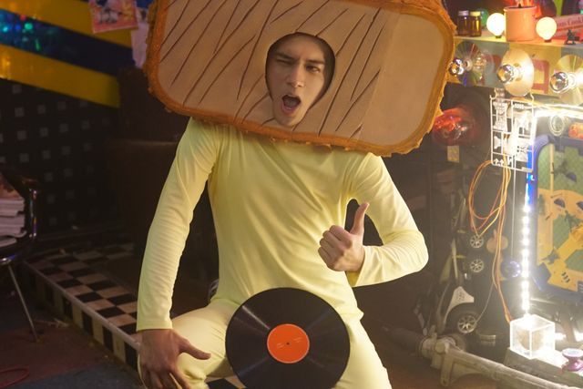 こんな北村匠海見たことない…！映画『とんかつDJアゲ太郎』場面カット（3枚目）