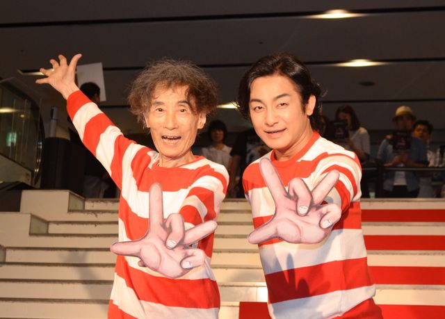 片岡愛之助＆楳図かずお、赤白ボーダーで仲良く登場！フォトギャラリー（3枚目）