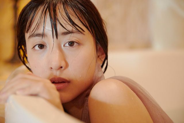山本美月の初写真集アザーカットを公開（全8枚）（5枚目）