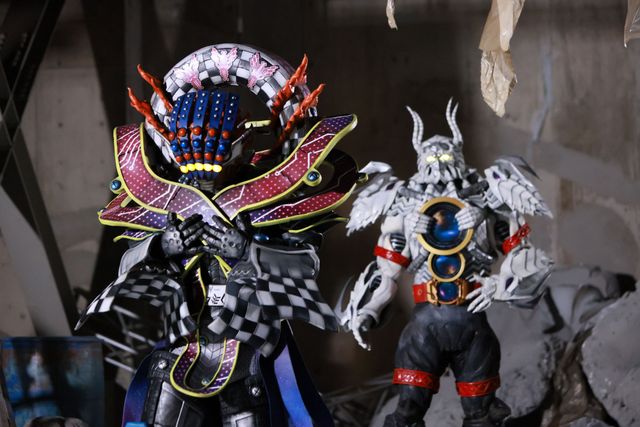 すべての並行宇宙がひとつに！『ナンバーワン戦隊ゴジュウジャーVSブンブンジャー』場面写真（2枚目）