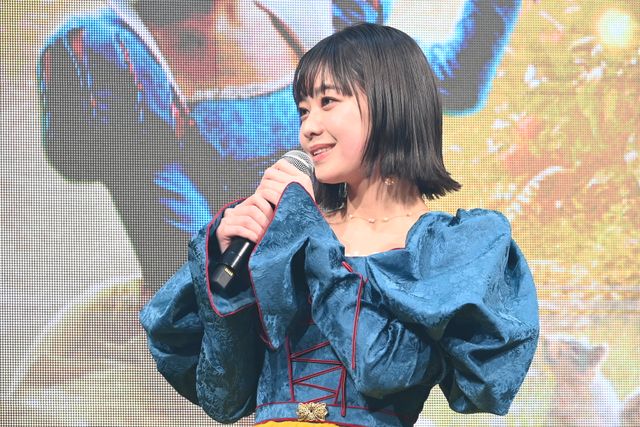 吉柳咲良、白雪姫ドレスで圧巻のパフォーマンス！月城かなと、浪川大輔ら吹替版キャスト集合：フォトギャラリー