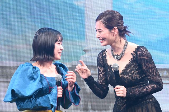吉柳咲良、白雪姫ドレスで圧巻のパフォーマンス！月城かなと、浪川大輔ら吹替版キャスト集合（10枚目）