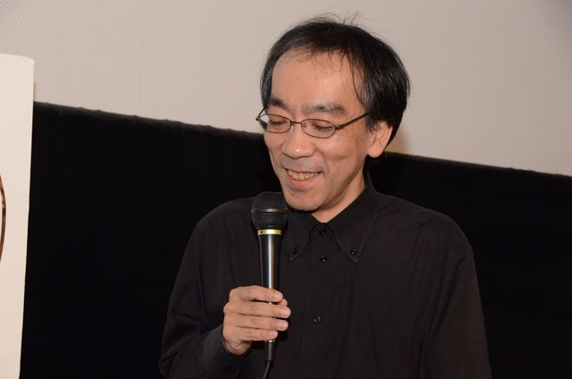 笑顔を見せる新垣隆氏　映画『抱擁』舞台あいさつフォトギャラリー：フォトギャラリー