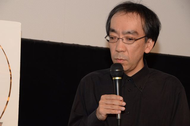 笑顔を見せる新垣隆氏　映画『抱擁』舞台あいさつフォトギャラリー（6枚目）