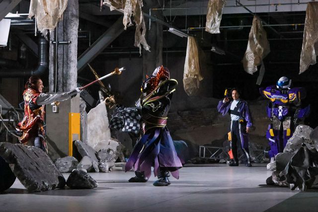 サンシーターは何を見た!?『ナンバーワン戦隊ゴジュウジャーVSブンブンジャー』新規場面カット（2枚目）