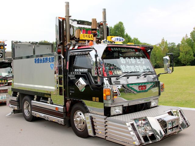 ド派手なデコトラが『トラック野郎』監督のために集結！フォトギャラリー（10枚目）