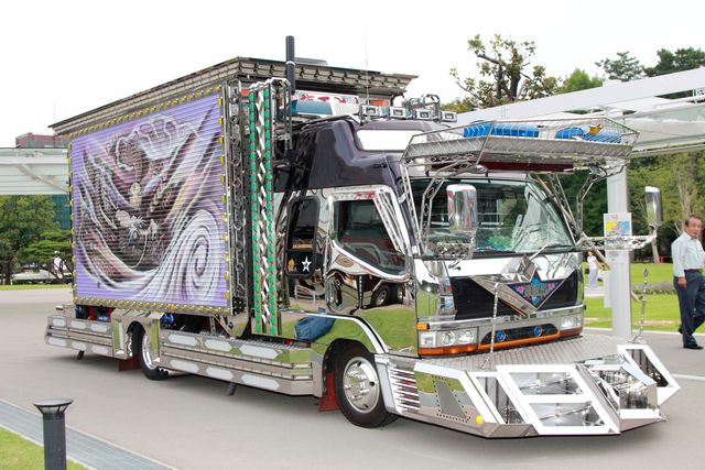 ド派手なデコトラが『トラック野郎』監督のために集結！フォトギャラリー（14枚目）