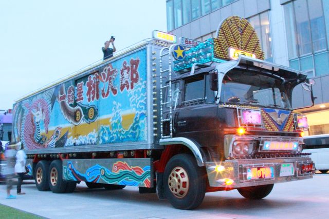 ド派手なデコトラが『トラック野郎』監督のために集結！フォトギャラリー（21枚目）