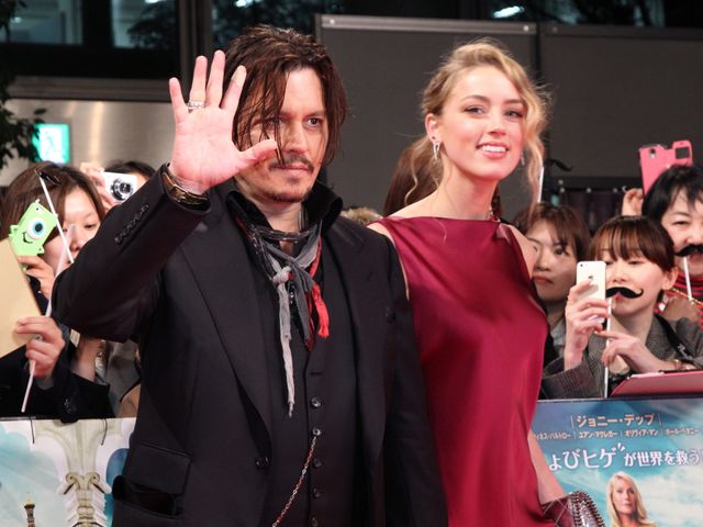 婚約者同伴のジョニー・デップが日本のファンと触れ合う!フォトギャラリー