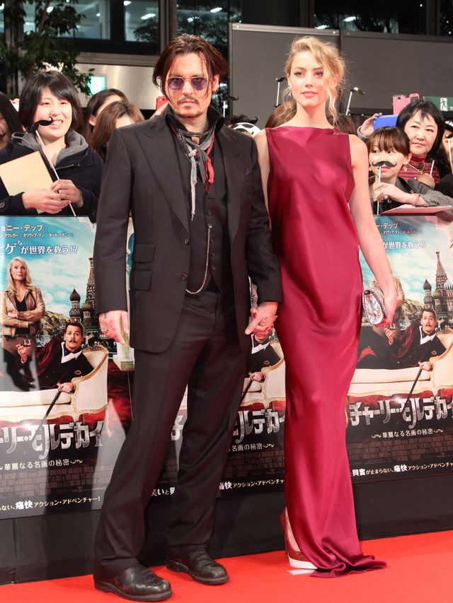 婚約者同伴のジョニー・デップが日本のファンと触れ合う！フォトギャラリー（2枚目）