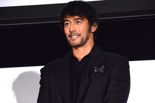 芦田愛菜、純白の美ドレスで阿部寛らと登壇！『俺ではない炎上』完成披露試写会（3枚目）