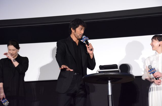 芦田愛菜、純白の美ドレスで阿部寛らと登壇！『俺ではない炎上』完成披露試写会（12枚目）