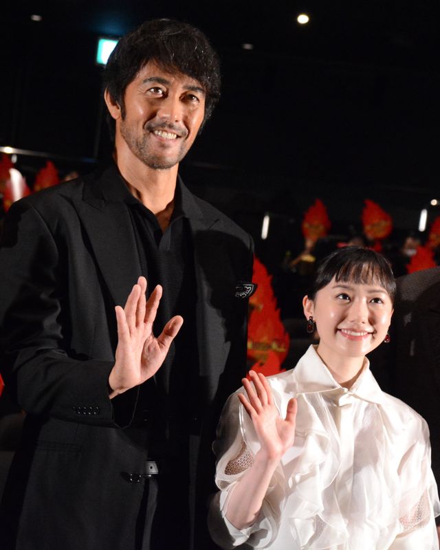 芦田愛菜、純白の美ドレスで阿部寛らと登壇！『俺ではない炎上』完成披露試写会（17枚目）