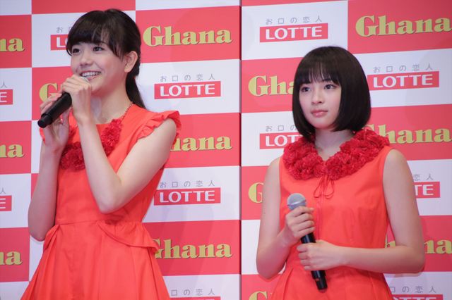 広瀬すず＆松井愛莉が真っ赤なドレスで登場！フォトギャラリー（2枚目）