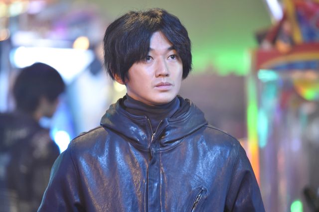 「anone」瑛太の謎過ぎる生活　表の顔は弁当屋の店員、裏の顔は…（5枚目）