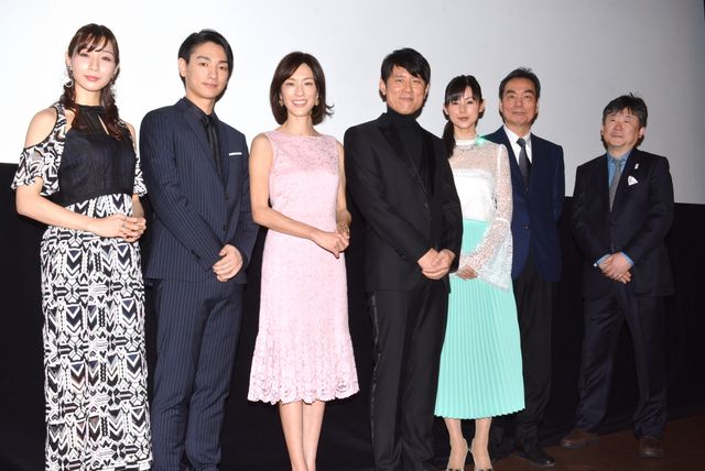 小西真奈美や山本未來らがきれいなドレスで登場！『ミッドナイト・バス』初日舞台あいさつ（17枚目）