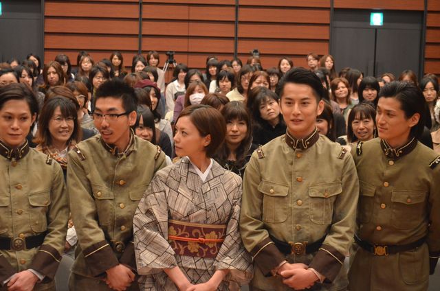 浅見れいなの着物姿に会場がため息！『不毛会議』制作発表フォトギャラリー（25枚目）