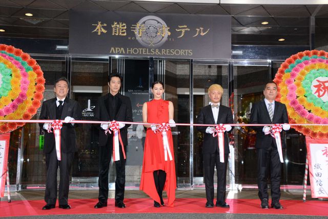 綾瀬はるか、寒くてもノースリーブ『本能寺ホテル』イベント ギャラリー（11枚目）