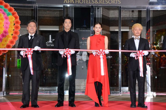 綾瀬はるか、寒くてもノースリーブ『本能寺ホテル』イベント ギャラリー（12枚目）