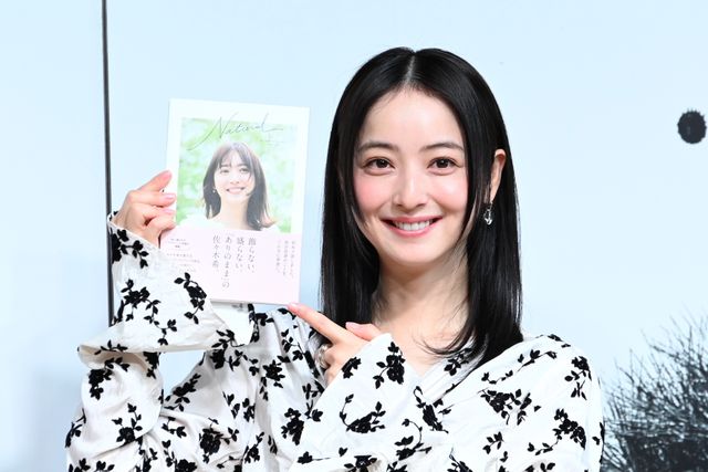 佐々木希、芸能生活20周年！フォトエッセイ「Natural」 発売記念会見（6枚目）
