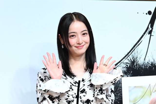 佐々木希、芸能生活20周年！フォトエッセイ「Natural」 発売記念会見（9枚目）