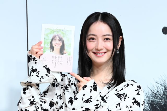 佐々木希、芸能生活20周年！フォトエッセイ「Natural」 発売記念会見（10枚目）