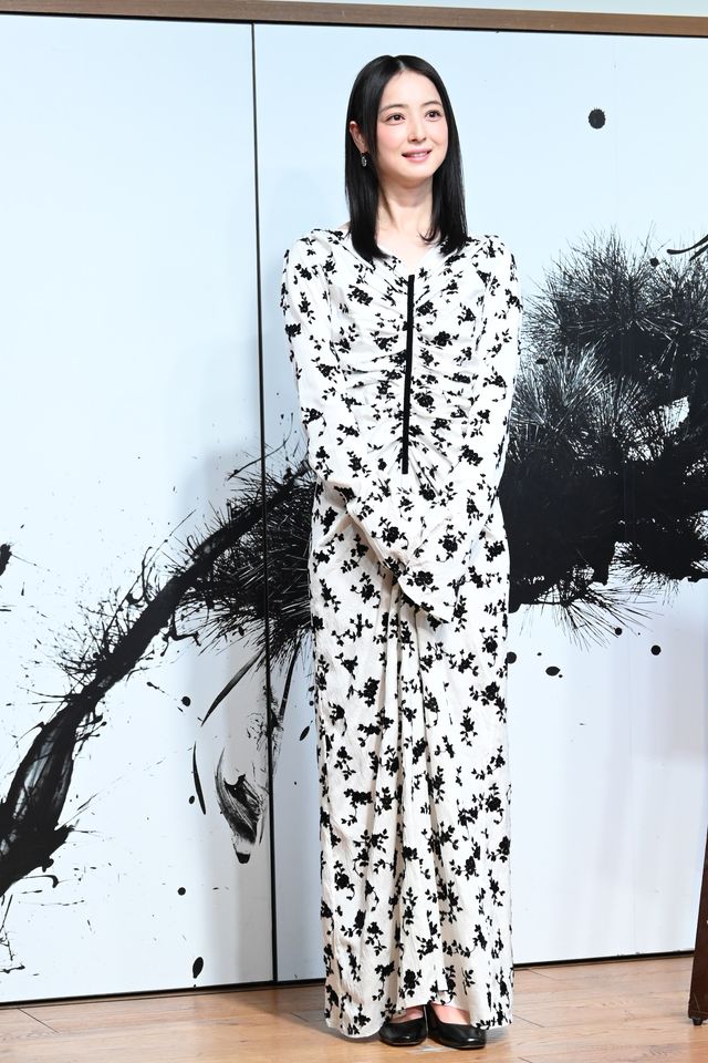 佐々木希、芸能生活20周年！フォトエッセイ「Natural」 発売記念会見（13枚目）