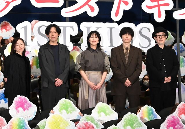 松たか子、松村北斗ら“かき氷”に囲まれ登壇！『ファーストキス 1ST KISS』初日舞台挨拶：フォトギャラリー