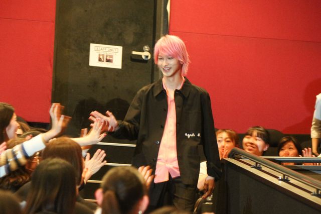 横浜流星、ピンク髪で登場にファン歓喜！（2枚目）