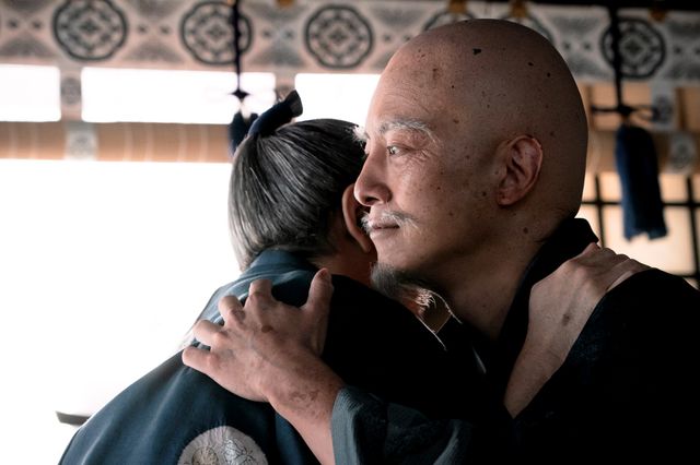 まるで別人！晩年の氏真と家康が涙の抱擁「どうする家康」第45回：フォトギャラリー