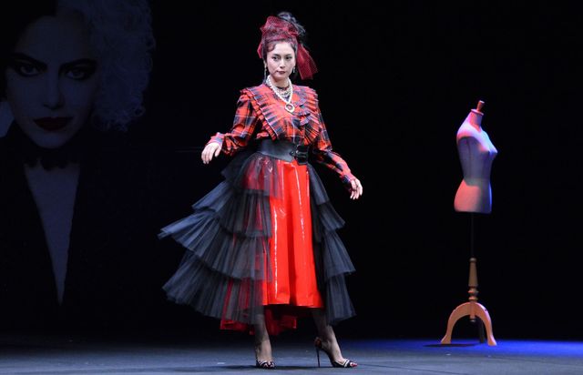 カッコいい！柴咲コウ、パンクロック風の衣装で登場：フォトギャラリー