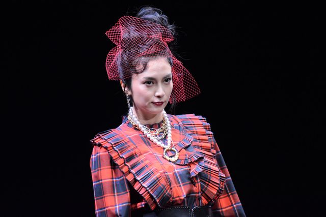 カッコいい！柴咲コウ、パンクロック風の衣装で登場（3枚目）