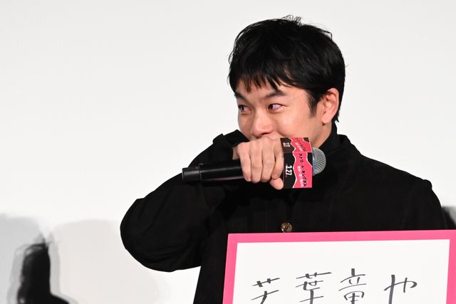 号泣する仲野太賀