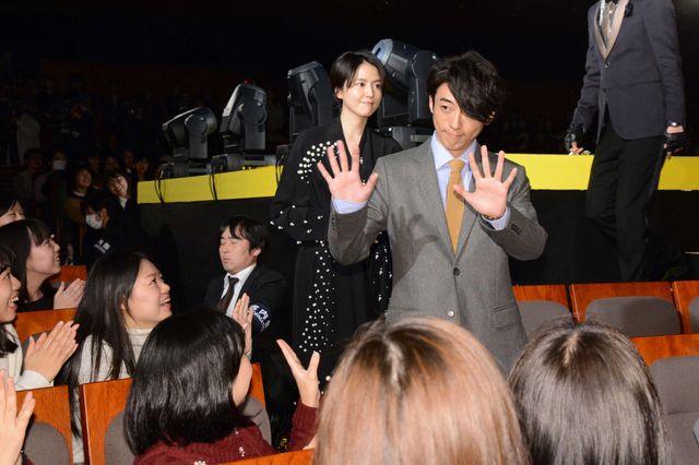 クシャリと笑う高橋一生＆長澤まさみがかわいい！『嘘を愛する女』完成披露舞台あいさつ（15枚目）