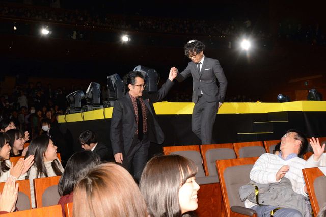 クシャリと笑う高橋一生＆長澤まさみがかわいい！『嘘を愛する女』完成披露舞台あいさつ（17枚目）