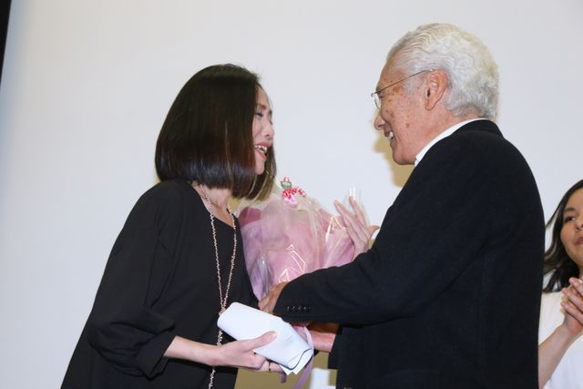 加藤夏希主演『愛∞コンタクト』の初日舞台あいさつフォトギャラリー（14枚目）