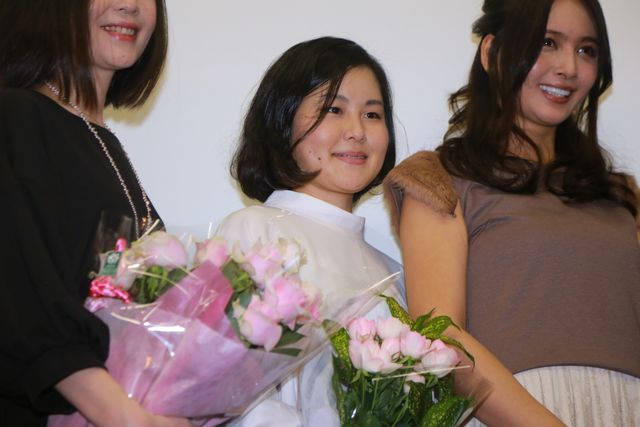 加藤夏希主演『愛∞コンタクト』の初日舞台あいさつフォトギャラリー（21枚目）