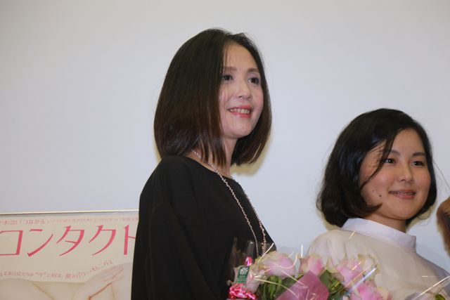 加藤夏希主演『愛∞コンタクト』の初日舞台あいさつフォトギャラリー（23枚目）