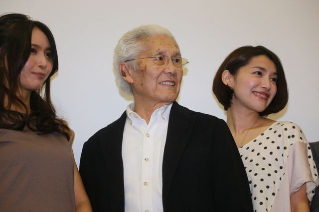 加藤夏希主演『愛∞コンタクト』の初日舞台あいさつフォトギャラリー（24枚目）