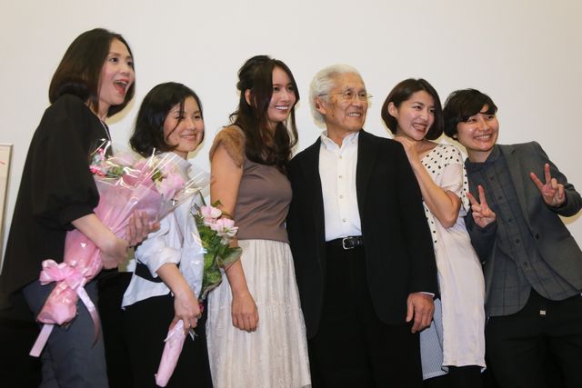 加藤夏希主演『愛∞コンタクト』の初日舞台あいさつフォトギャラリー（25枚目）