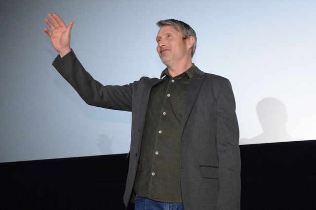 マッツ・ミケルセン、樋口可南子＆井上和彦と仲良くパシャリ！フォトギャラリー（4枚目）