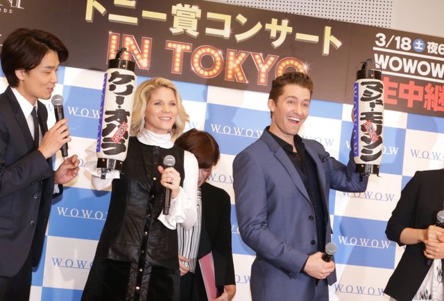 Gleeのシュー先生が初来日！「トニー賞コンサート in TOKYO」ミニ会見（全8枚）（2枚目）