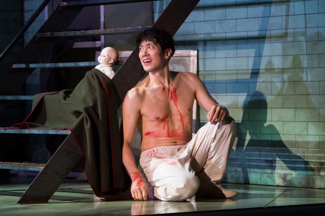 佐々木蔵之介とアラン・カミングは似ている！「マクベス」演出家が明かすフォトギャラリー（8枚目）