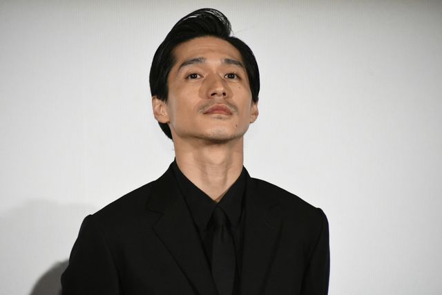 赤楚衛二＆錦戸亮、黒スーツで登場！ドラマ「Re：リベンジ-欲望の果てに-」完成披露（7枚目）