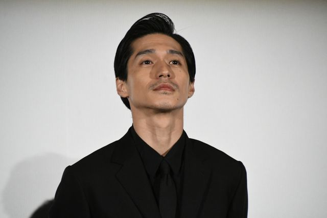 赤楚衛二＆錦戸亮、黒スーツで登場！ドラマ「Re：リベンジ-欲望の果てに-」完成披露（8枚目）